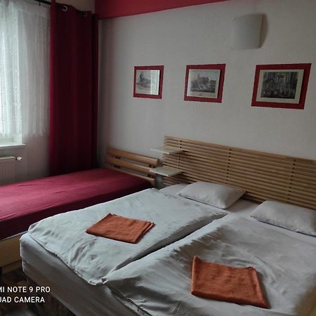 Red Apartment Bratislava Eksteriør bilde