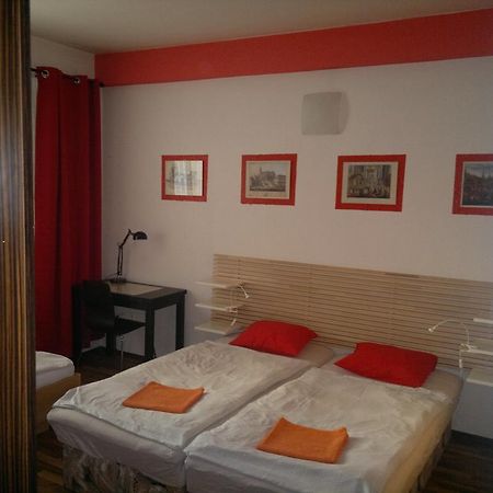 Red Apartment Bratislava Rom bilde