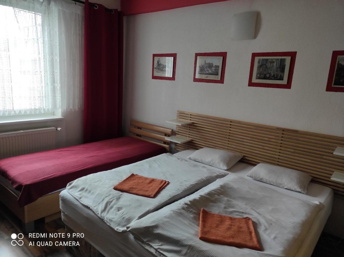 Red Apartment Bratislava Eksteriør bilde