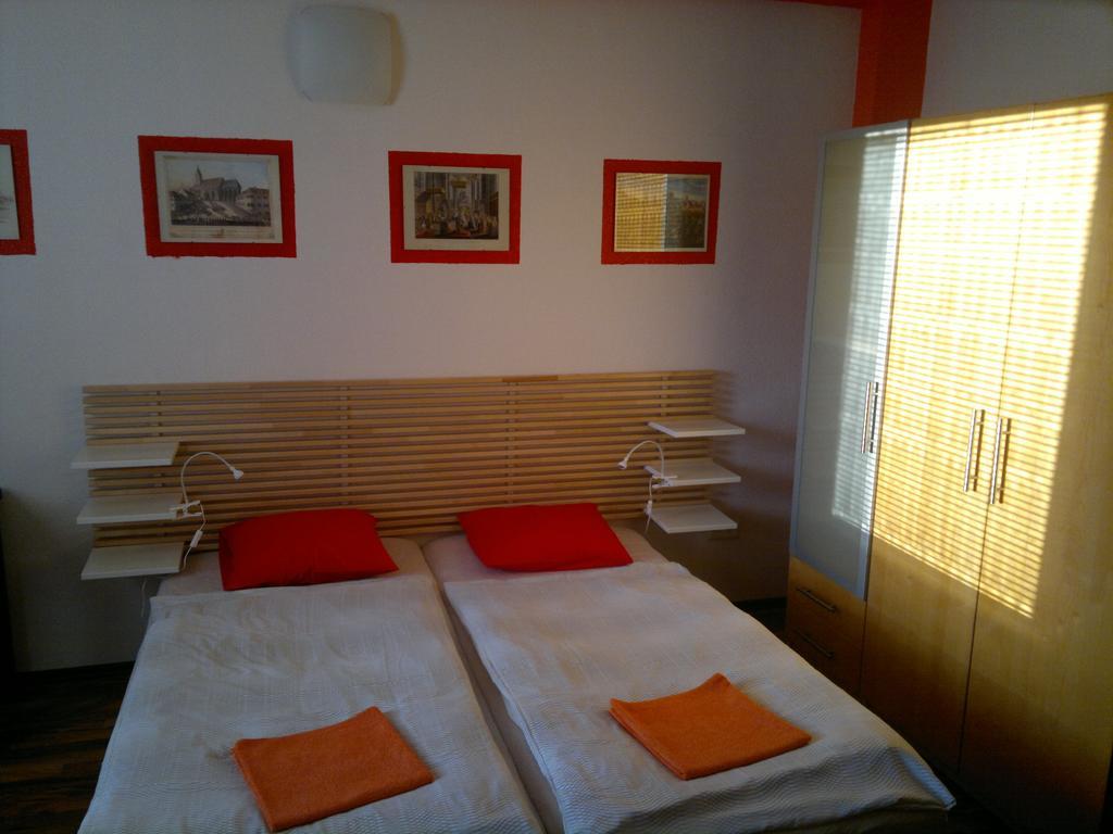 Red Apartment Bratislava Rom bilde