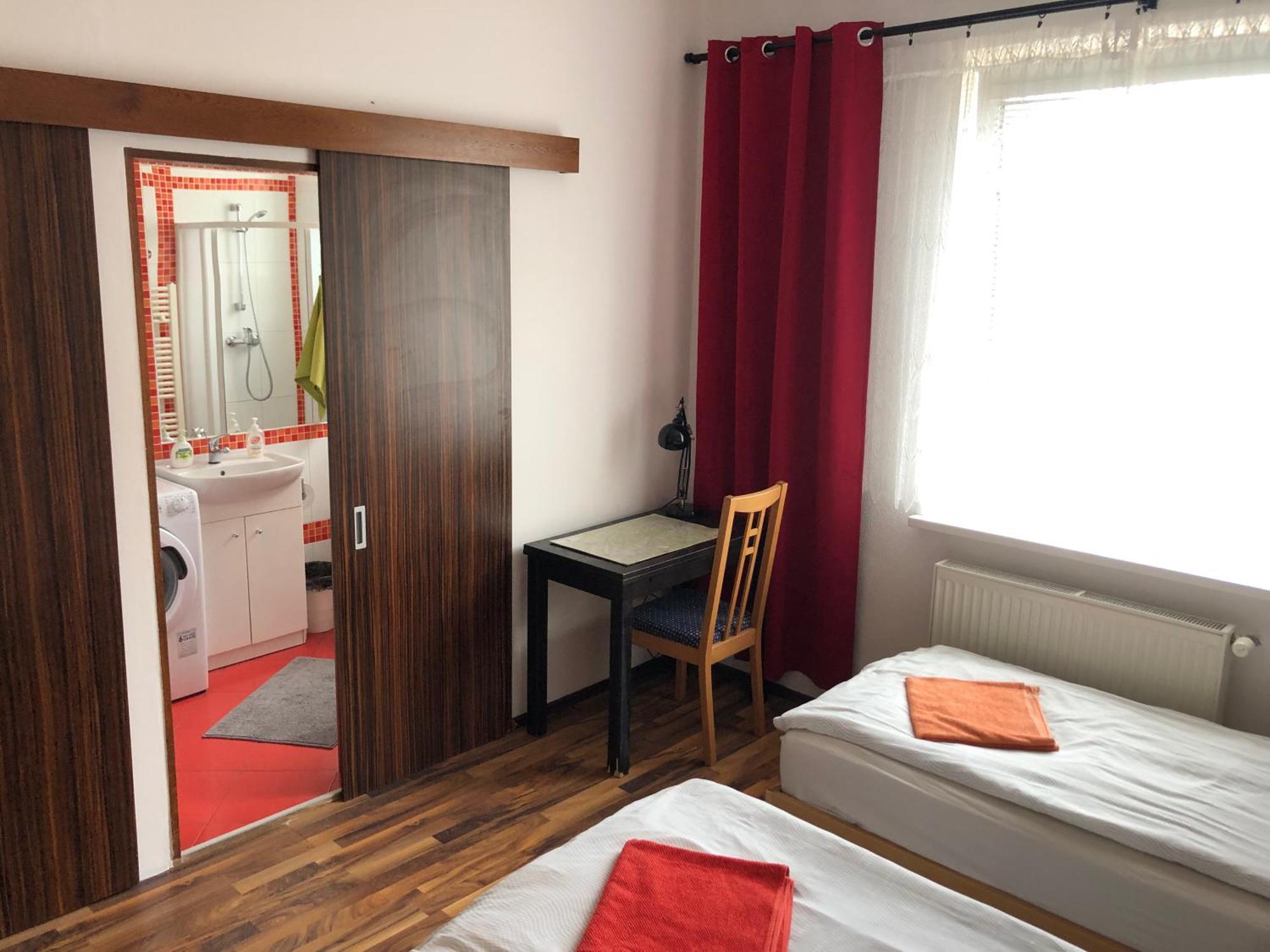 Red Apartment Bratislava Eksteriør bilde