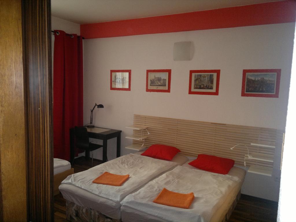 Red Apartment Bratislava Rom bilde